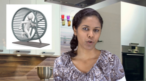 Die Moderatorin der Ernährungsakademie in einer Küche und neben ein Bild eines Menschen in einem Hamsterrad